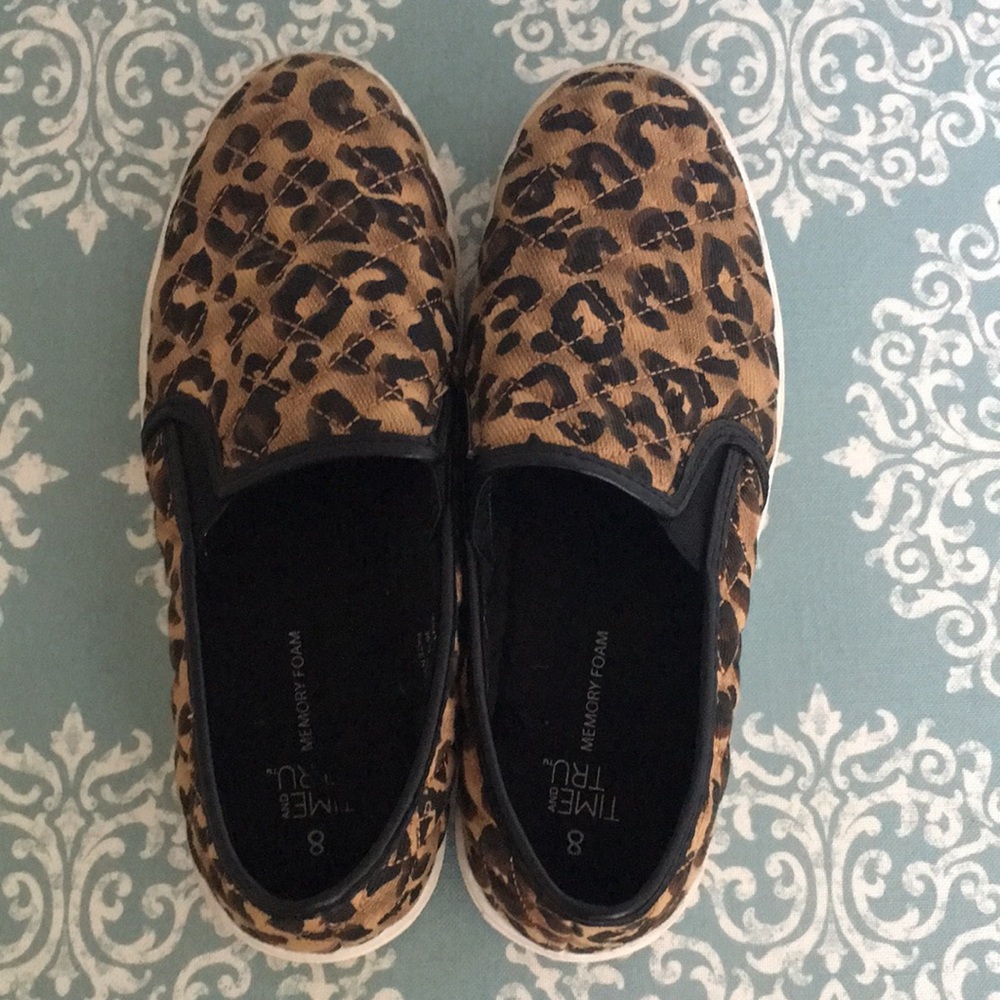TIME AND TRU Cheetah Memory Foam Sneakers 8
